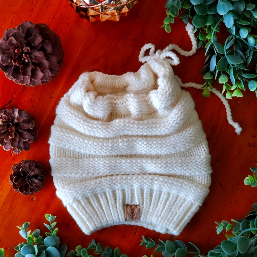 NWOT White knit beanie brand new